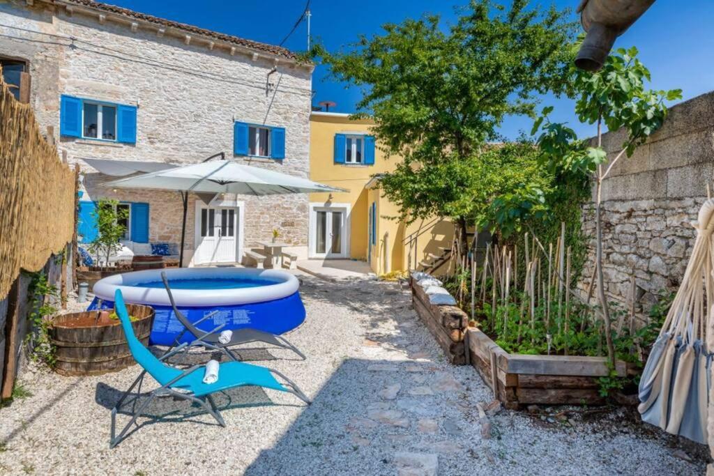 Vila Casa Di Pietra Matelici Divšići Exteriér fotografie