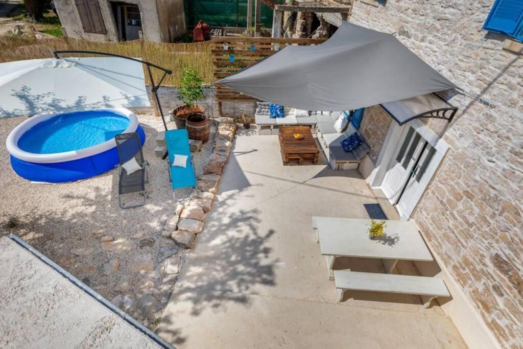 Vila Casa Di Pietra Matelici Divšići Exteriér fotografie