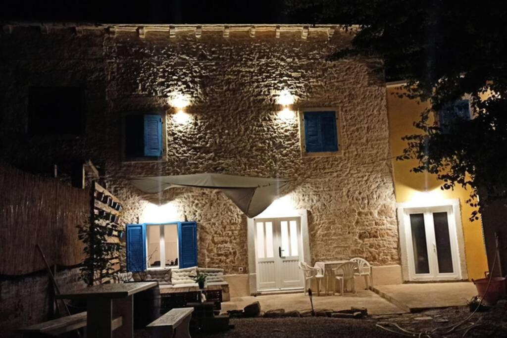 Vila Casa Di Pietra Matelici Divšići Exteriér fotografie