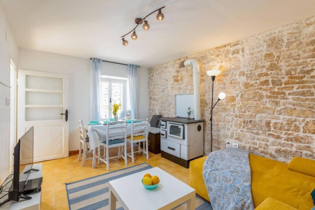 Vila Casa Di Pietra Matelici Divšići Exteriér fotografie